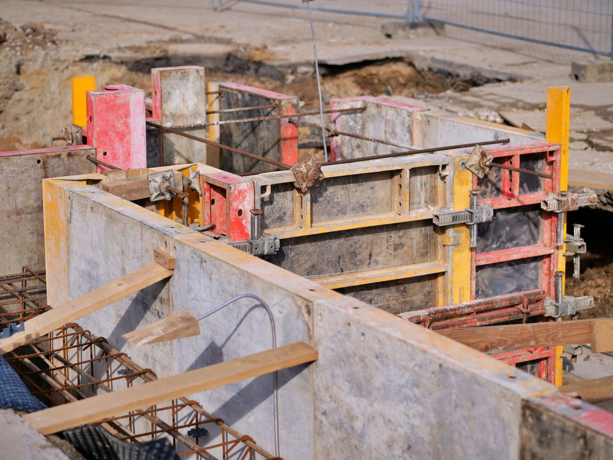 Construction site formwork for concrete walls